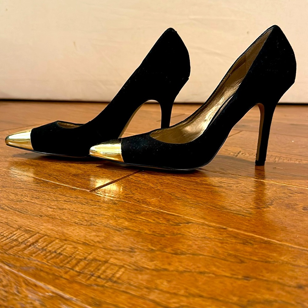 Jessica Simpson Black & Gold Toe Pumps - Size 7 (New Without Tags)